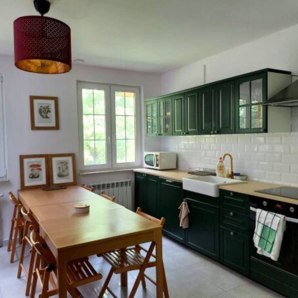 W pełni wyposażona, nowoczesna kuchnia w ośrodku Zielona Olcha w Pawłowicach