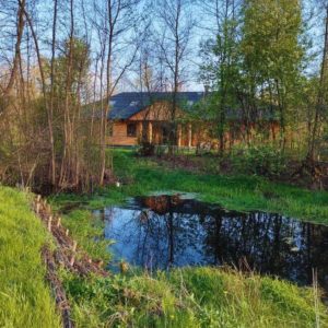 Przestrzeń na odpoczynek, relaks, jogę, medytację w ośrodku Zielona Olcha w Pawłwowicach